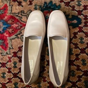 Nordstrom, Jackie-Lea size 7.5 N, cream loafer